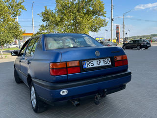 Volkswagen Vento foto 2