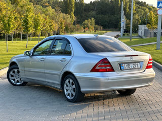 Mercedes C-Class foto 5