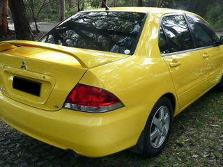 Mitsubishi Lancer foto 3