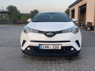 Toyota C-HR foto 2