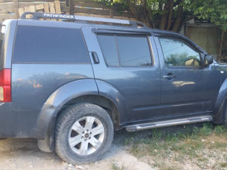 Nissan Pathfinder foto 2