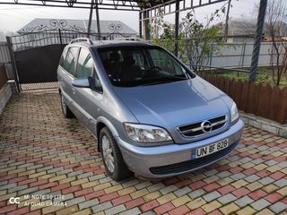 Opel Zafira foto 1