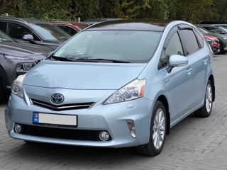 Toyota Prius v