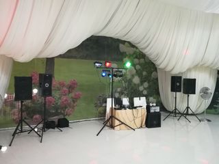 DJ,  moderatori - prezentatori, lumini disco, fum scenic ș.a. foto 1