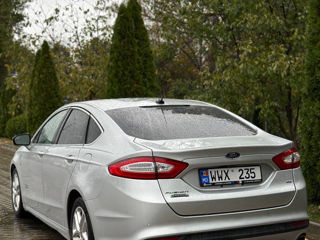 Ford Fusion foto 9