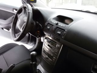 Toyota Avensis foto 1