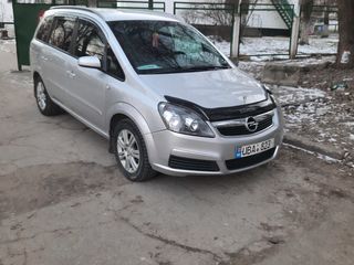 Opel Zafira foto 1