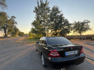 Mercedes C-Class foto 2