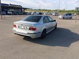 BMW 5 Series foto 4