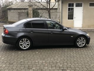 BMW 2006 2.0 diesel cutia mecanica  este  la piese