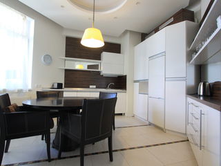 Chirie! ,,Lara City"apartament de lux,Centru, str. 31 August, 2 odăi, 120 m2, euroreparație! foto 4