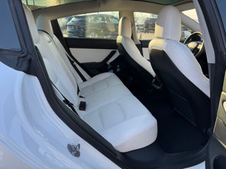 Tesla Model 3 foto 14