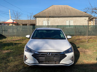 Hyundai Elantra foto 2