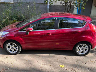 Ford Fiesta foto 2