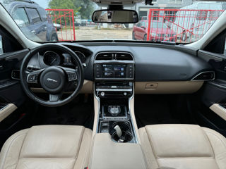 Jaguar XE foto 8