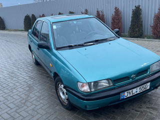 Nissan Sunny foto 3