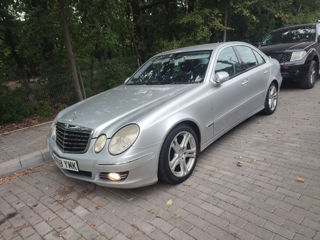 Mercedes E-Class foto 2