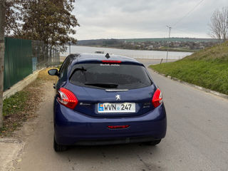 Peugeot 208 foto 8