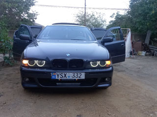 BMW 5 Series foto 1