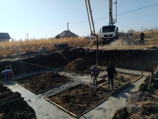 Construcția caselor,din beton cu tot cu cofrajul și stoicile noastre la un preț accesibil pentru d-v foto 17