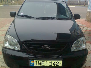 KIA Carens foto 1