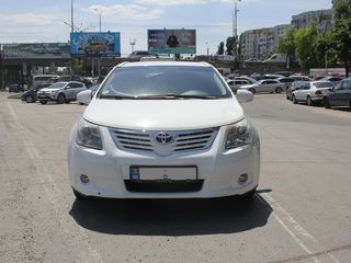 Toyota Avensis foto 2