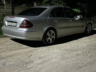 Mercedes E-Class foto 2