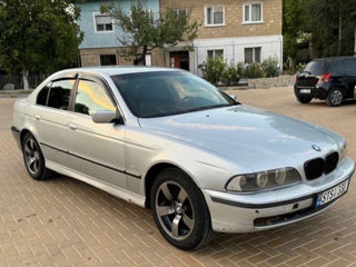 BMW 5 Series foto 1