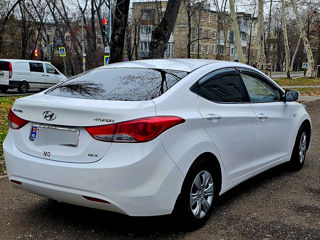 Hyundai Elantra foto 8