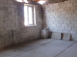 Se vinde casa  in centrul  cu doua niveluri Chisinaului 80 m2 dat in chirie.