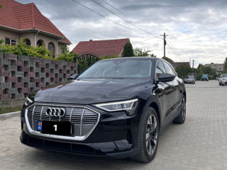 Audi e-tron фото 2