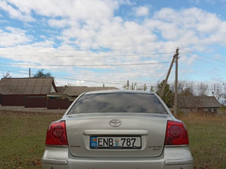 Toyota Avensis foto 3