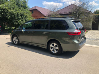 Toyota Sienna foto 4