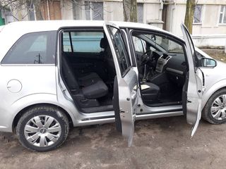 Opel Zafira foto 2