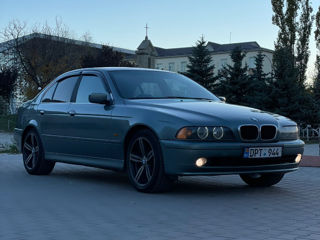 BMW 5 Series foto 4