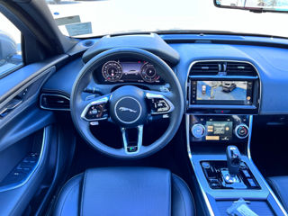 Jaguar XE foto 7