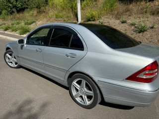 Mercedes C-Class foto 3