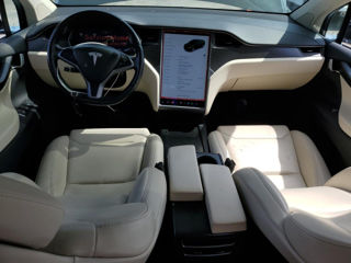 Tesla Model X foto 8