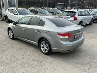 Toyota Avensis foto 8