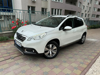 Peugeot 2008 foto 1