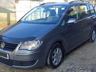 Volkswagen Touran foto 2