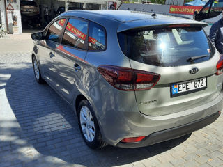 KIA Carens foto 3