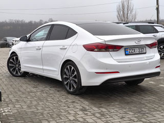 Hyundai Elantra foto 4