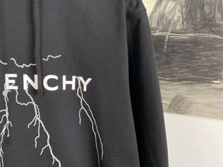 Givenchy foto 3