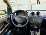 Ford Fiesta 5D foto 5