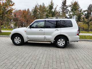 Mitsubishi Pajero foto 2