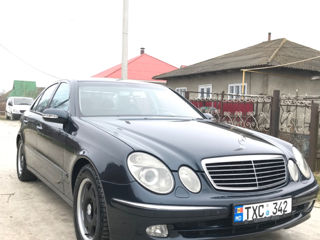 Mercedes E-Class foto 2