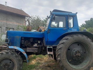 Tractor Belarus MTZ 80 de vânzare, cu plug inclus an 1981 (preț negociabil) foto 1
