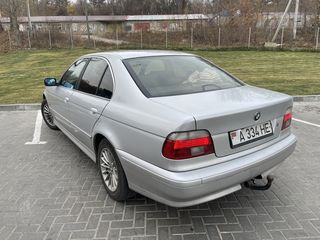 BMW 5 Series foto 4