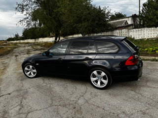 BMW 3 Series Touring foto 3